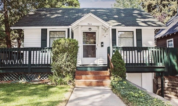 Coeur d'Alene House | Cozy Comfort Nestled In Sanders Beach.Steps To Beach, Tubbs Hill, Downtown