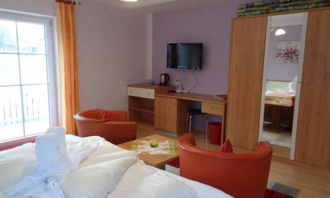 Rinchnach Apartment | Cozy comfort room (35 sqm) for 2 persons with large balcony