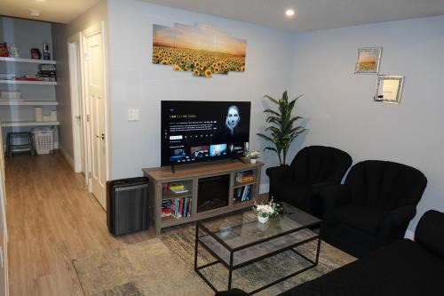 Saskatoon Apartment | Cozy, Comfortable, Convenient - Your Ideal 2BR Stay