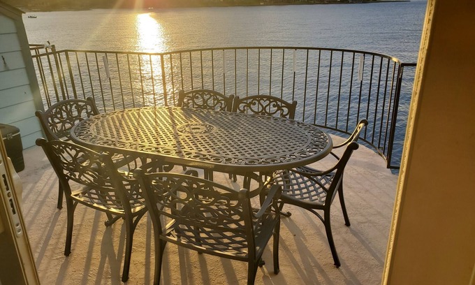 Seven Coves Condo | Cozy, Comfy Condo #251, 2 Bdr, Jet tub for 2, Family,Fishing or Romantic Getaway