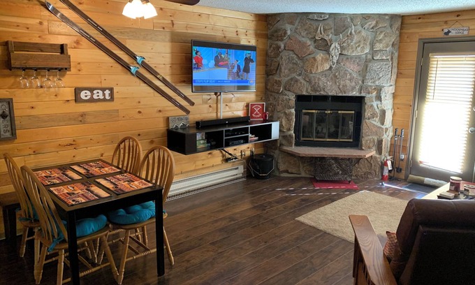Granby Condo | Cozy Condo, 3 beds, 2 baths, kitchen, near RMNP, Hiking, Golf, Skiing and More!