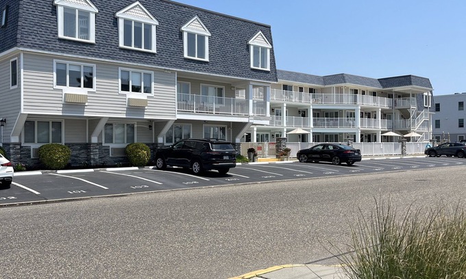 Avalon Condo | COZY Condo by the SEA!