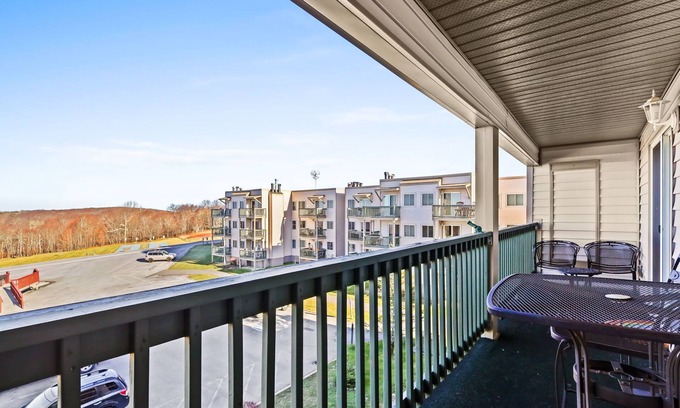 Beech Mountain Condo | Cozy Condo: Discover Beech Mountain's Fall/Winter Beauty!