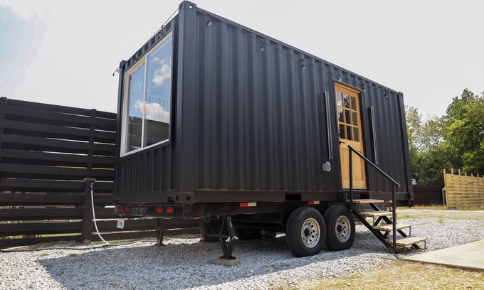 Athens Apartment | Cozy Container Home Retreat: A Stylish Haven for Urban Explorers