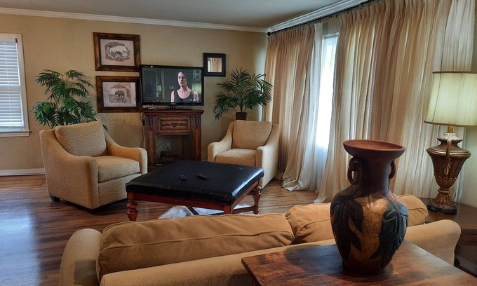 Little Rock House | Cozy, Convenient, and Quiet