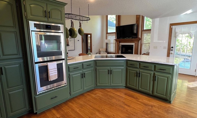 Carl Junction House | Cozy Copper Oaks ! Lake Views ! 7Bed 3.5 Bath with Full Basement