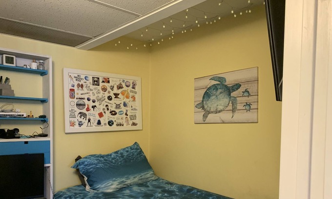 South End Condo | COZY CORNER CONDO, PRIME LOCATION, POOL, RESERVED PARKING,