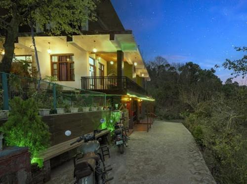 Kumarhatti Apartment | Cozy Corner Inn Kasauli !