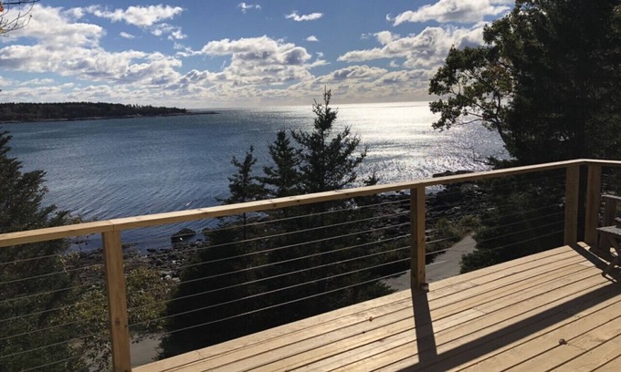 East Boothbay House | Cozy Cottage and Bunkhouse right at the Water's Edge