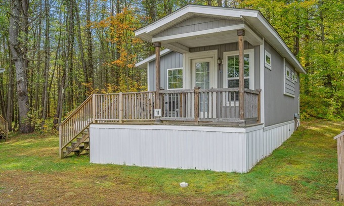 Queensbury Cottage | Cozy Cottage at Lake George Campsites!