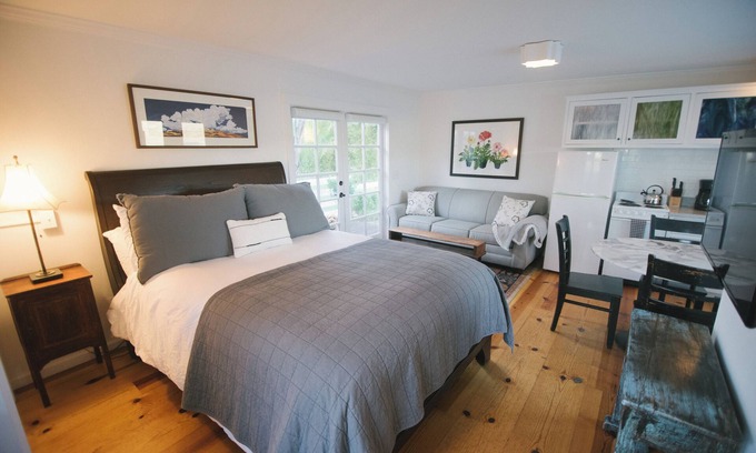 San Luis Obispo House | Cozy Cottage at the Flying Caballos Ranch