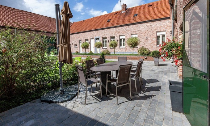 Le Bizet Cottage | Cozy Cottage for 8 Guests