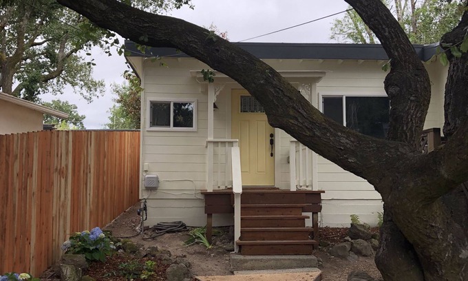Boyes Hot Springs Cottage | Cozy cottage for two in the wine country