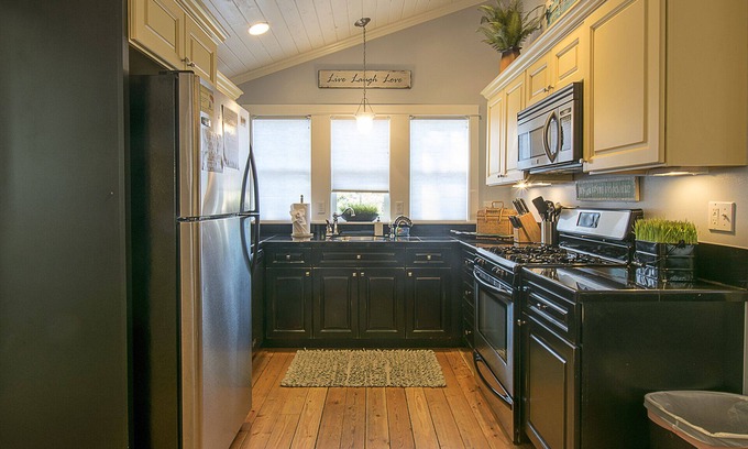 Lincoln Beach Cottage | Cozy Cottage, HotTub, Steps to Beach, King Bed, Large Deck, Firepit