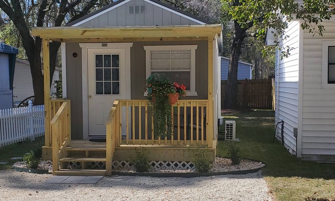 Murrells Inlet Cottage | Cozy cottage in enjoyable Murrells Inlet with WiFi, AC