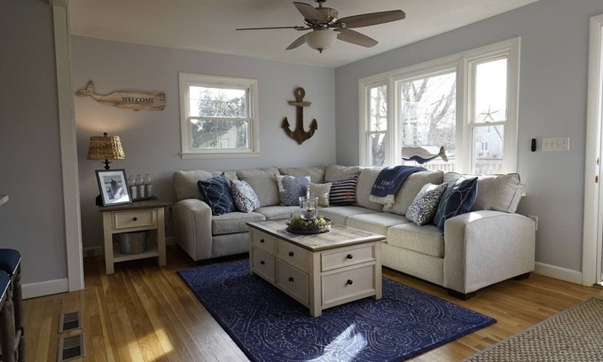 Snug Harbor House | Cozy Cottage In Quaint Village of Snug Harbor! CENTRAL A/C! Walk to Marinas!