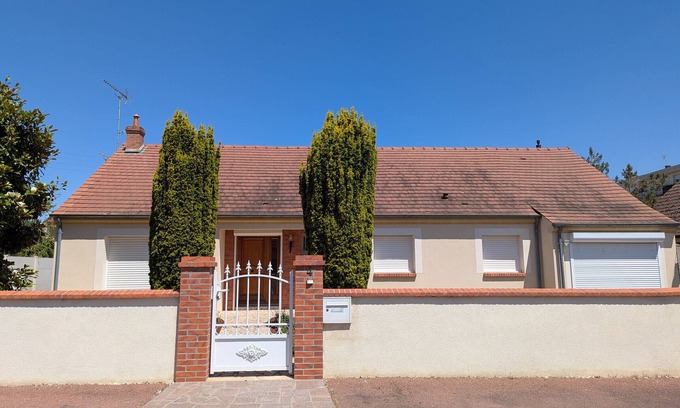 Villemandeur Cottage | Cozy cottage in Villemandeur with garden near Montargis