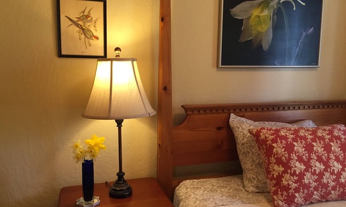 Historic Railroad District Cottage | Cozy cottage just blocks to town and Lithia Park!