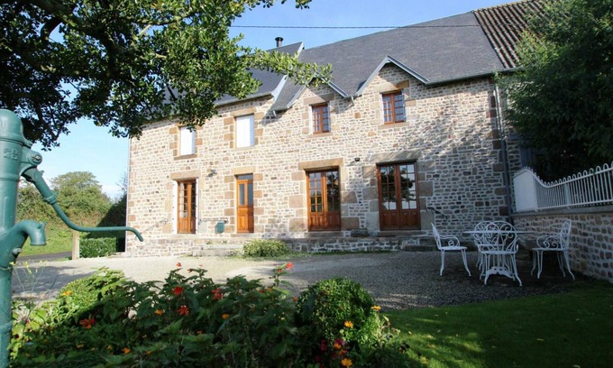 Lolif Cottage | Cozy Cottage Near Avranches - 2 Bedrooms, Garden, BBQ, 30km from Mont Saint Michel