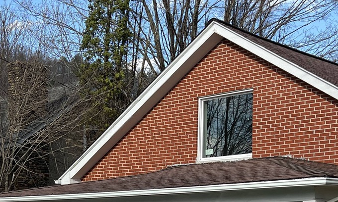 Roan Mountain Cottage | Cozy cottage nestled close to skiing, hiking, fly fishing & wineries!