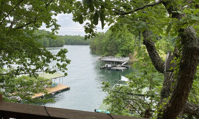 Flowery Branch House | Cozy Cottage on the Lake