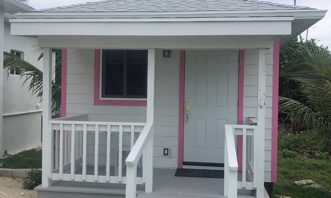 Great Guana Cay House | Cozy cottage studio on the waterfront in charming Great Guana Cay