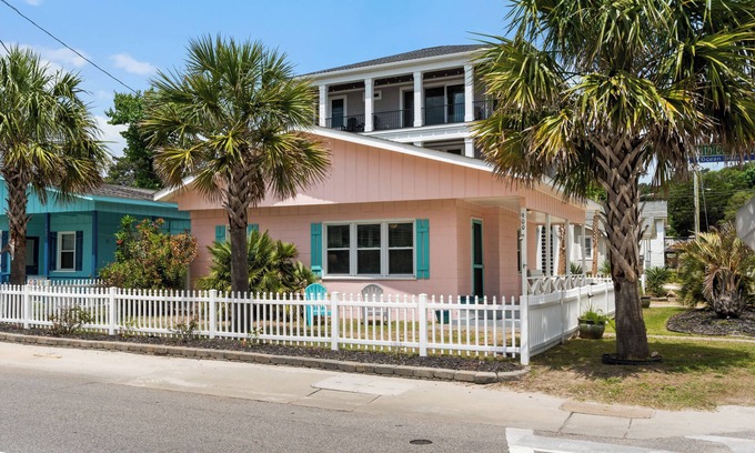 Crescent Beach Cottage | Cozy Cottage! Best 2nd row location in North Myrtle Beach!