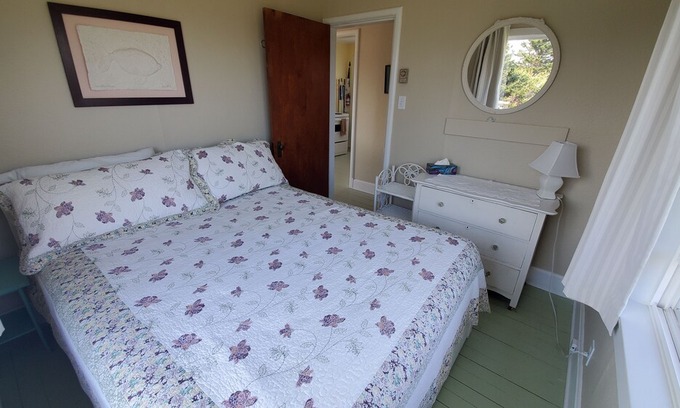Ketch Harbour Cottage | Cozy cottage with an ocean view, close to downtown Halifax and the beach