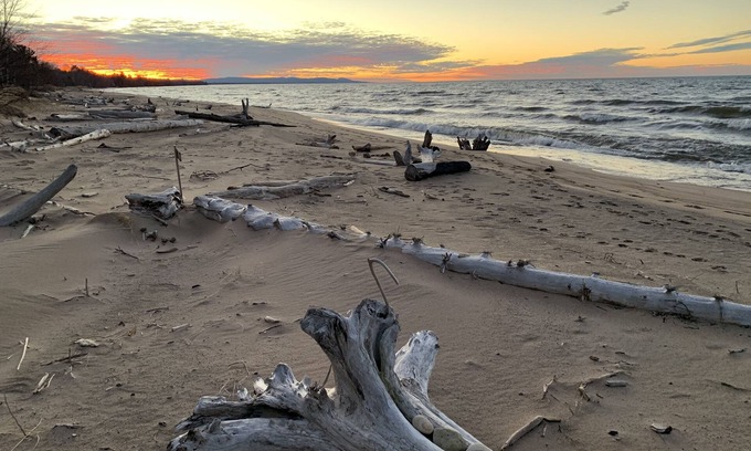 Ontonagon Cottage | Cozy cottage with private Lake Superior beach in Michigan’s Upper Peninsula