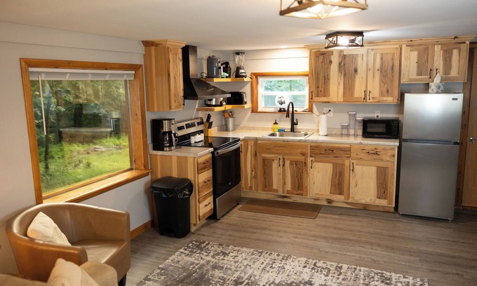 Montgomery Cabin | Cozy Couples Cabin