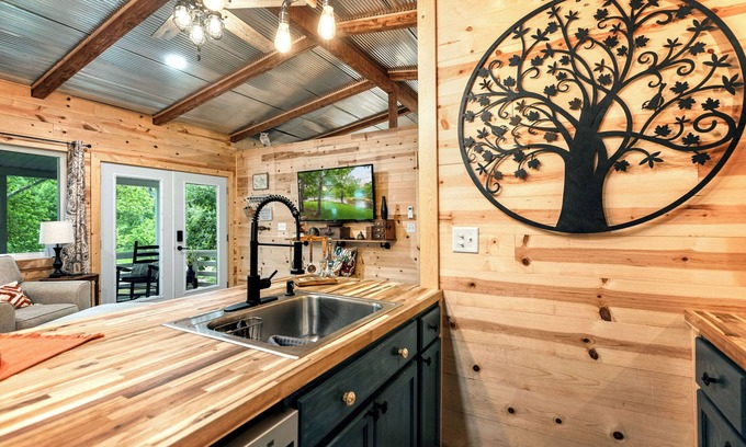 Camdenton Cabin | Cozy Cove Cabin – The Perfect Ozark Retreat! Secluded 1 BDR on Cove