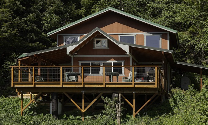 Haines Cottage | Cozy Cove Cottage - Peaceful, secluded, private beach, BBQ, washer/dryer