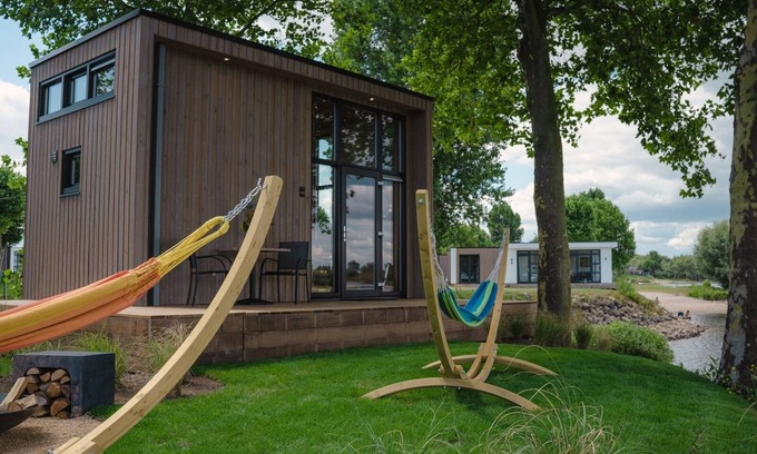 Maurik House | Cozy, cozy and right on the water.