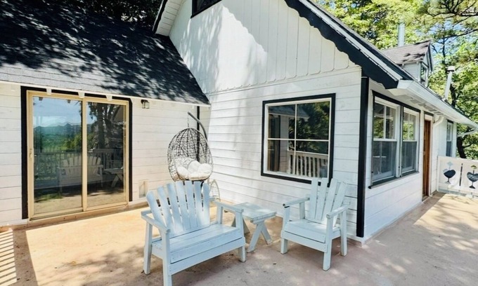 Crestline Cabin | Cozy Crestline Cabin Getaway