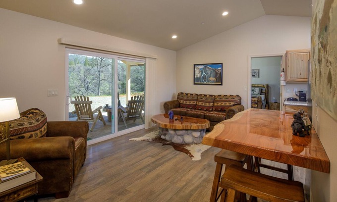 Mariposa House | Cozy Cub Cabin brand new home near Yosemite on a beautiful property
