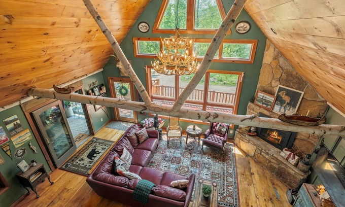Hague Cabin | COZY CUB CABIN Mountainside Lake George, Hot Tub, Fireplace, Gazebo