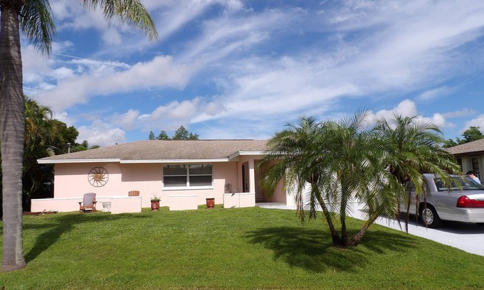 Cape Coral House | Cozy, cute & comfortable across from the river. Come RELAX and renew!