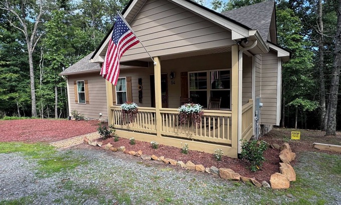 Morganton Cabin | Cozy Day Break! Hot Tub, Fire Pit, Horse Shoes, Near Nottley Lake