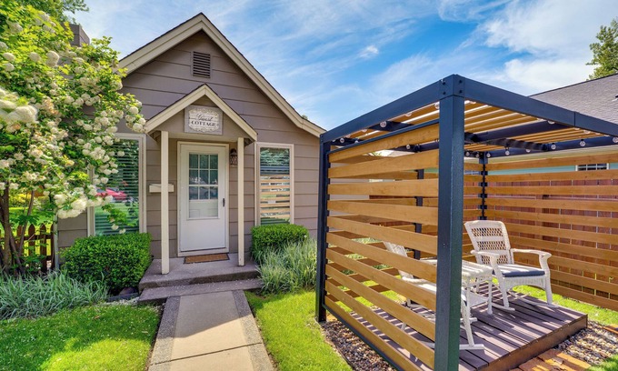 Dayton Apartment | Cozy Dayton Cottage w/Yard: Walk to Main Street!