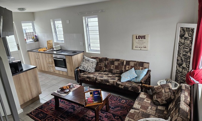 Cape Town Apartment | Cozy De Hawking