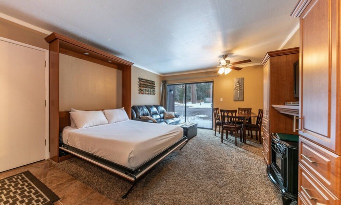 Truckee Condo | Cozy Deluxe Studio #131 at Donner Lake Village