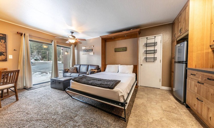 Truckee Condo | Cozy Deluxe Studio #132 at Donner Lake Village
