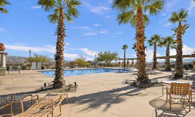 Skyborne House | Cozy Desert View.pet friendly!