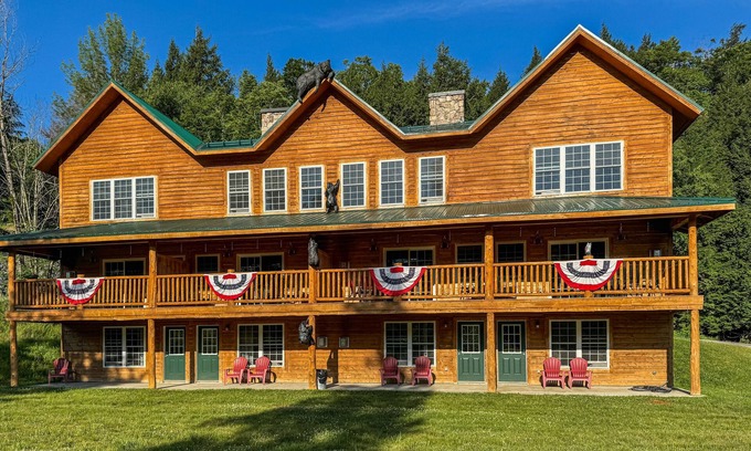 Jeffersonville Condo | Cozy dog-friendly condo w/mtn views, deck, grill, fireplace, firepit, cornhole