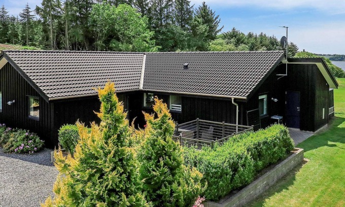 Skals House | Cozy Dog-Friendly Cottage near Coast-By Traum