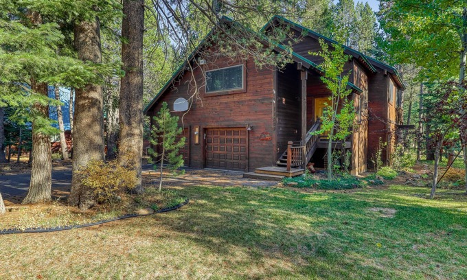 Truckee House | Cozy, dog-friendly, Tahoe home near rec centers for pools, gyms, & sports courts
