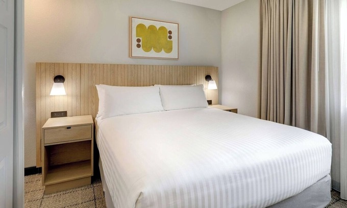 Doral Hotel | Cozy Doral 1BR Unit | Pool, Gym, BBQ, Free Parking, Airport Shuttle