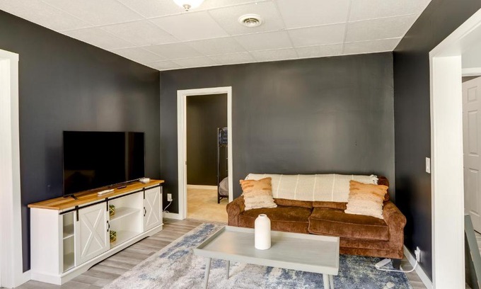 Sandusky House | Cozy Downtown Sandusky Gem - 1 Mi to Lake Erie!