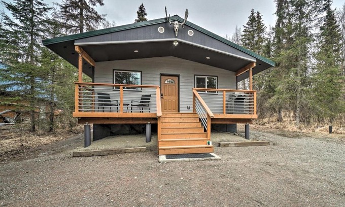 Soldotna House | Cozy Downtown Soldotna Cabin Dogs Welcome!