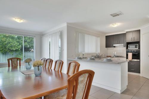 Dubbo House | Cozy Dubbo retreat - close to the zoo